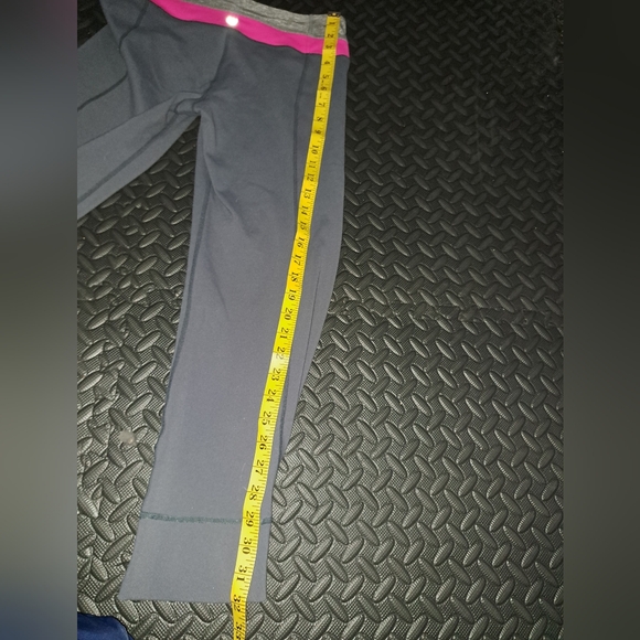 reversible Capri / Cropped Lululemon Atheltica Leggings - Picture 12 of 13